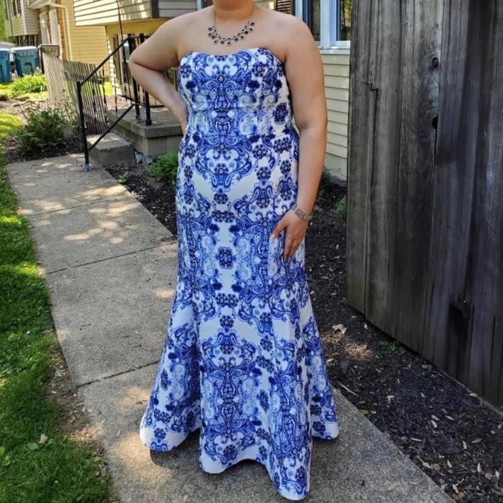 Navy blue prom dress with matching jewelry